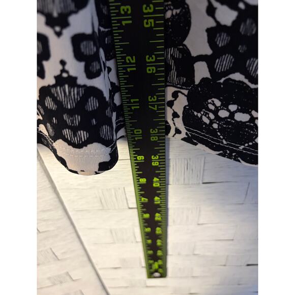 Daisy Fuentes Women’s tunic top gathered front black cream lace print plus Size - Picture 8 of 10